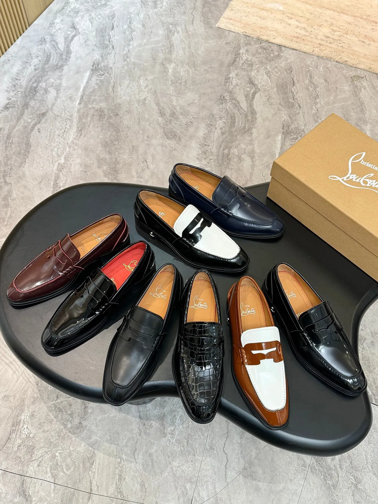 [CL red sole shoes] Top P: 1020💰 Size 39-44 (⚠️38.45.46.47 custom-made, non-returnable and non-exchangeable) 🆑High-end men's business formal leather shoes, original authentic top quality goods ••✅💯 Top original order purchasing agent! Original imported patterned cowhide ➕Imported cowhide lining ➕Cowhide feet ➕Original leather outsole~🉑️Feel free to compare the authentic ones!